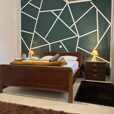 Appartement 105 Sq.m. Near Center *